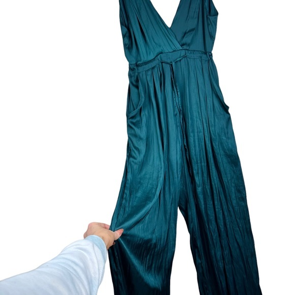 Mahina green long pants suit! - Picture 4 of 13